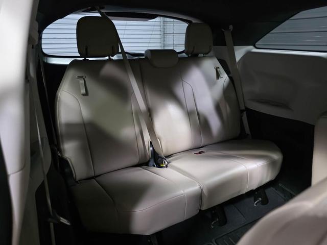 Photo of 2022 Midnight Black Metallic Toyota Sienna