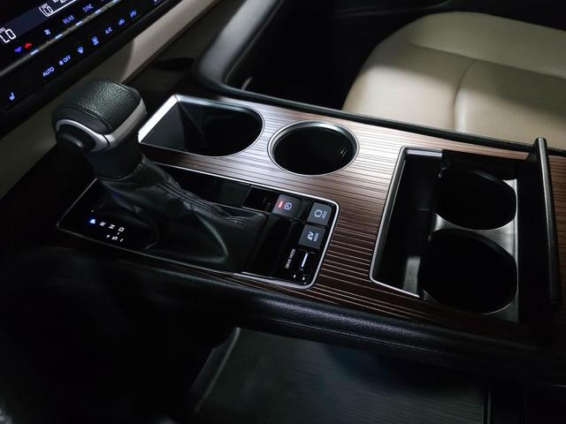 Photo of 2022 Midnight Black Metallic Toyota Sienna