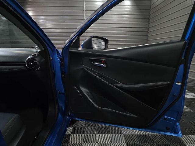 Photo of 2018 Sapphire Toyota Yaris iA
