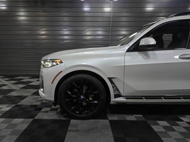 Photo of 2022 Mineral White Metallic BMW X7