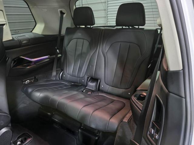 Photo of 2022 Mineral White Metallic BMW X7