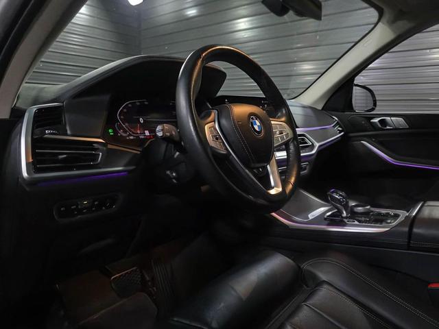 Photo of 2022 Mineral White Metallic BMW X7