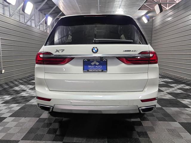 Photo of 2022 Mineral White Metallic BMW X7