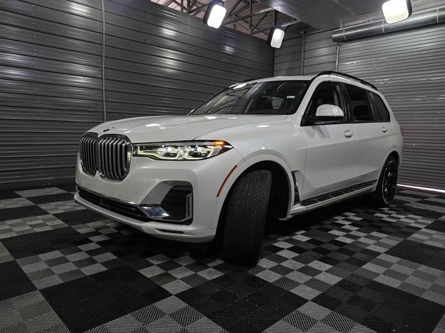 Photo of 2022 Mineral White Metallic BMW X7