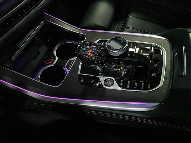 Photo of 2022 Mineral White Metallic BMW X7