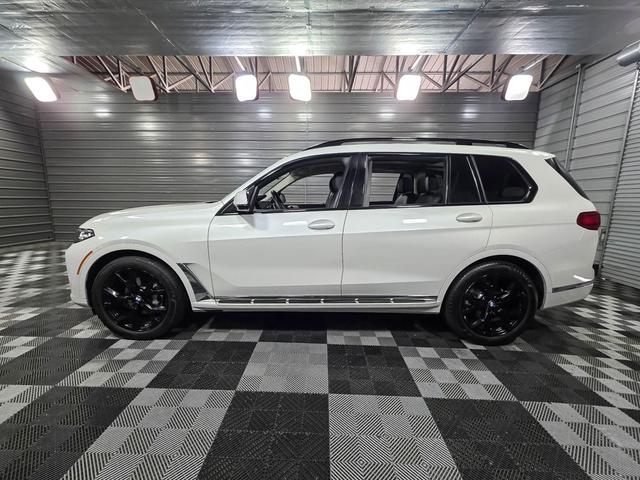 Photo of 2022 Mineral White Metallic BMW X7