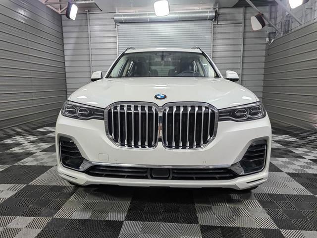 Photo of 2022 Mineral White Metallic BMW X7