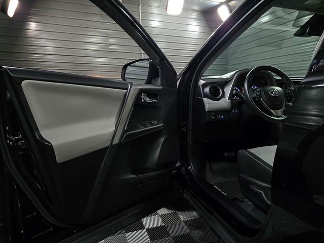 Photo of 2017 Black Toyota RAV4