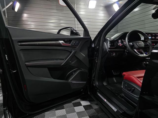 Photo of 2024 Mythos Black Metallic Audi SQ5