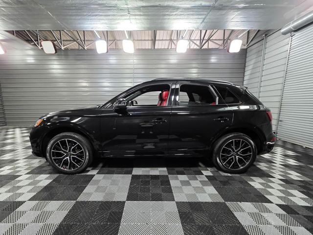 Photo of 2024 Mythos Black Metallic Audi SQ5