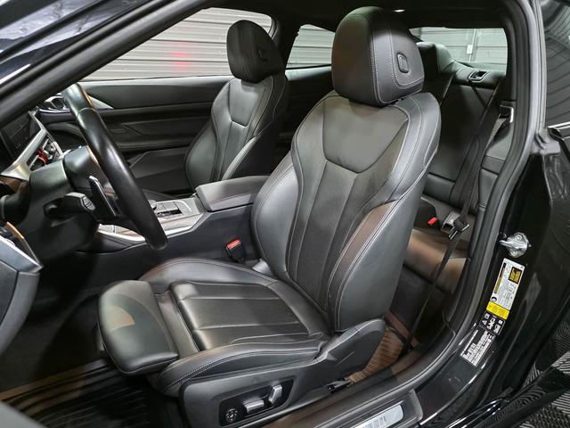Photo of 2023 Black Sapphire Metallic BMW M440