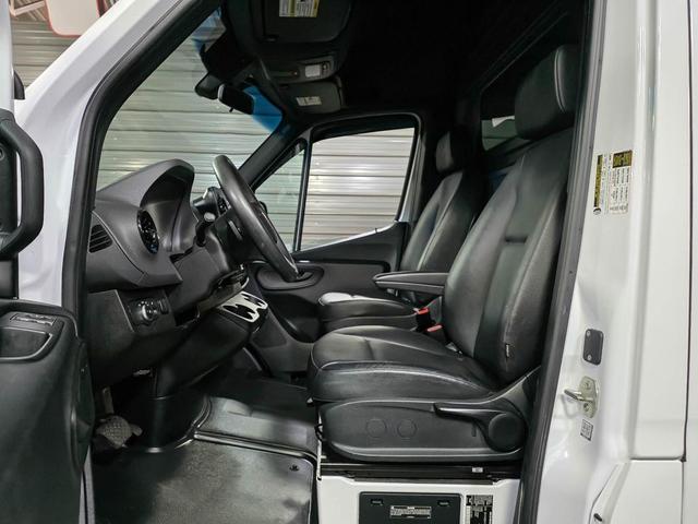 Photo of 2019 Arctic White Mercedes-Benz Sprinter 2500