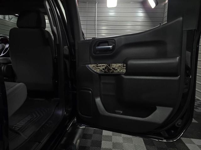 Photo of 2021 Black Chevrolet Silverado 1500