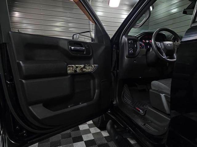 Photo of 2021 Black Chevrolet Silverado 1500
