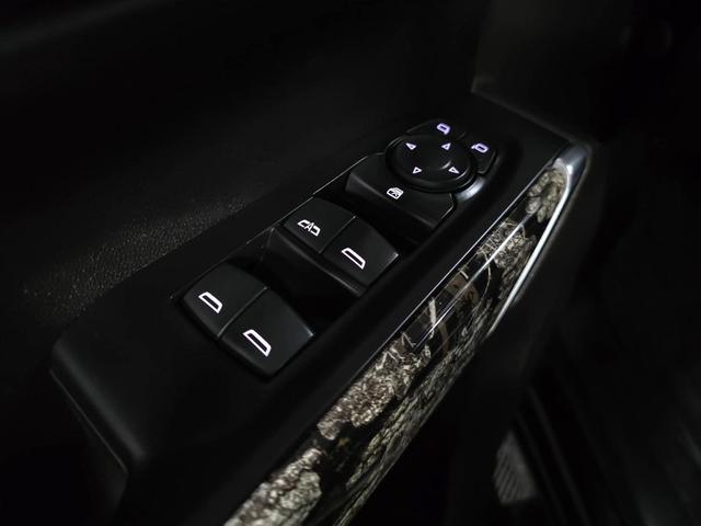 Photo of 2021 Black Chevrolet Silverado 1500