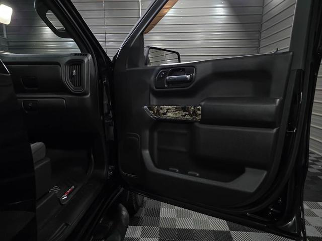 Photo of 2021 Black Chevrolet Silverado 1500