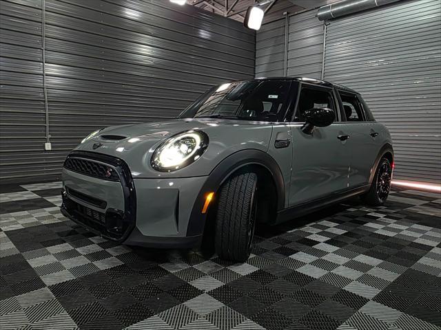 Photo of 2022 White Silver Metallic MINI Hardtop