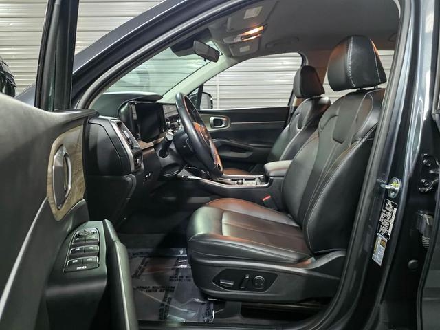 Photo of 2022 Gravity Grey Kia Sorento