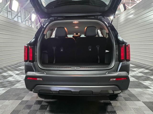 Photo of 2022 Gravity Grey Kia Sorento