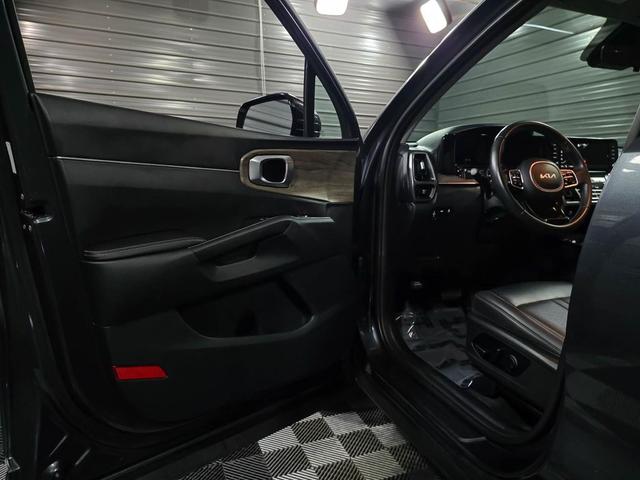 Photo of 2022 Gravity Grey Kia Sorento