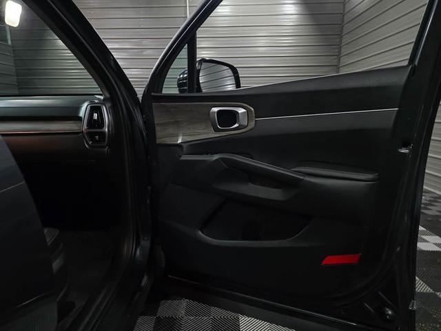 Photo of 2022 Gravity Grey Kia Sorento