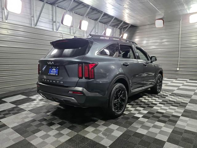 Photo of 2022 Gravity Grey Kia Sorento