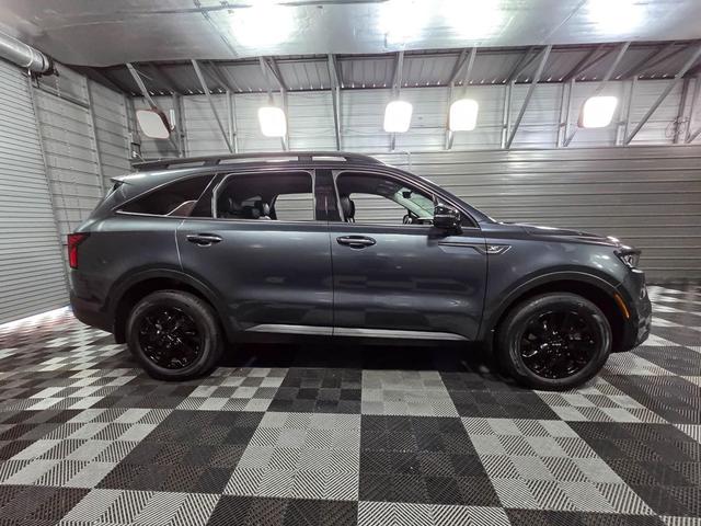 Photo of 2022 Gravity Grey Kia Sorento