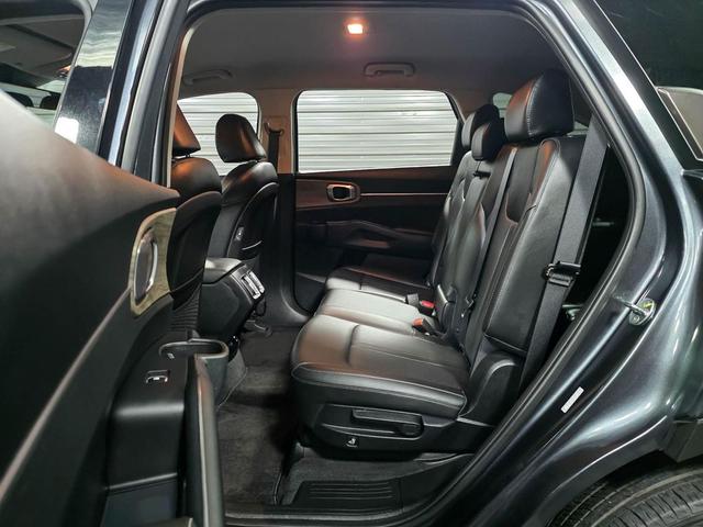 Photo of 2022 Gravity Grey Kia Sorento