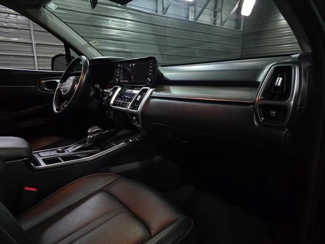 Photo of 2022 Gravity Grey Kia Sorento