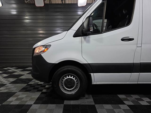 Photo of 2020 Arctic White Mercedes-Benz Sprinter 2500