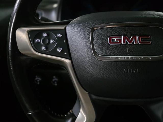 Photo of 2022 Summit White GMC Canyon