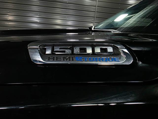 Photo of 2022 Diamond Black Crystal Pearlcoat RAM 1500
