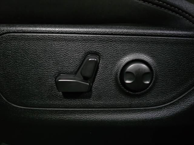 Photo of 2022 Diamond Black Crystal Pearlcoat RAM 1500