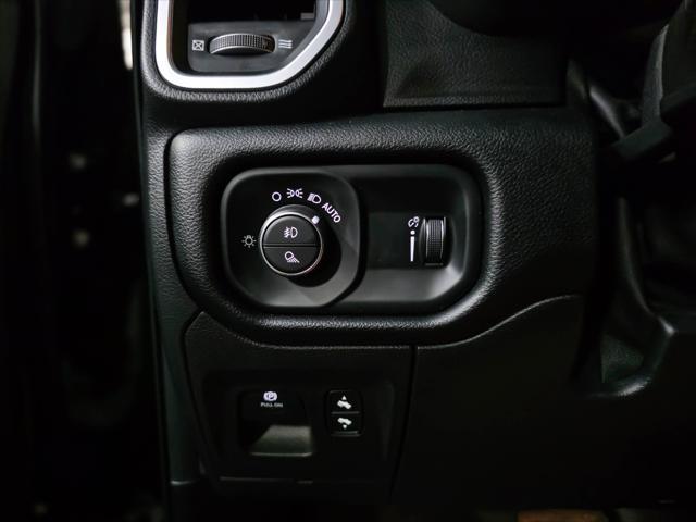 Photo of 2022 Diamond Black Crystal Pearlcoat RAM 1500