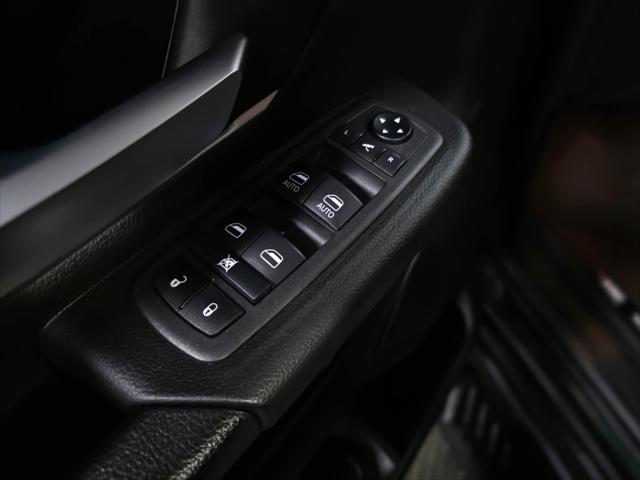 Photo of 2022 Diamond Black Crystal Pearlcoat RAM 1500