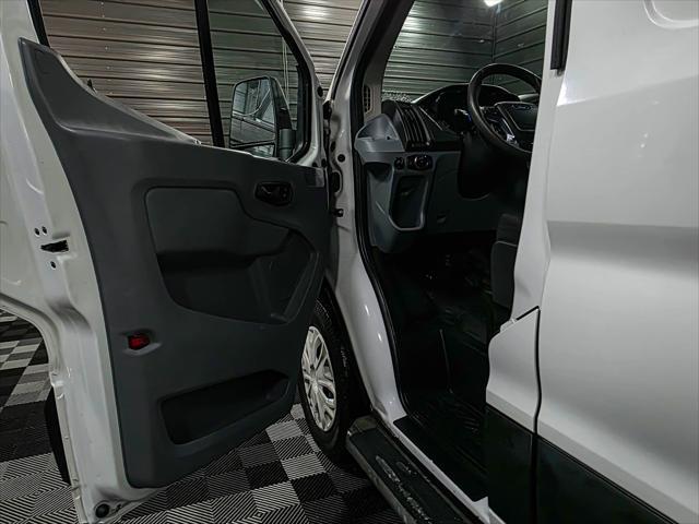 Photo of 2019 Oxford White Ford Transit-250
