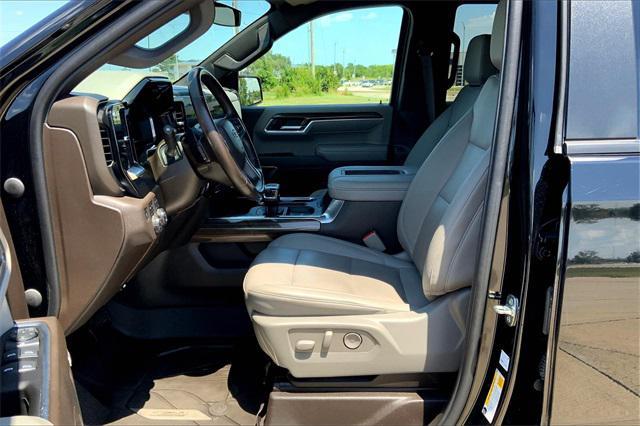 Photo of 2022 Black Chevrolet Silverado 1500