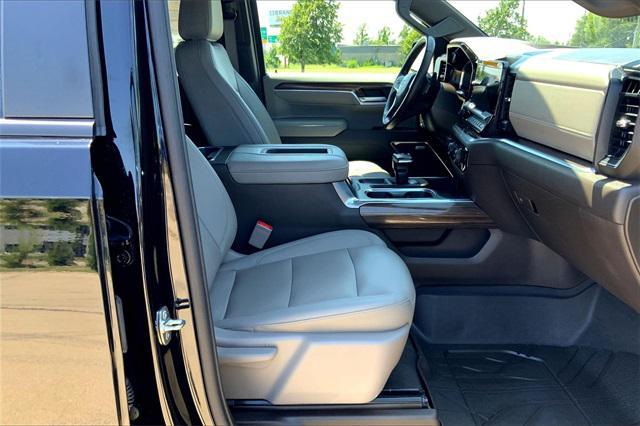 Photo of 2022 Black Chevrolet Silverado 1500