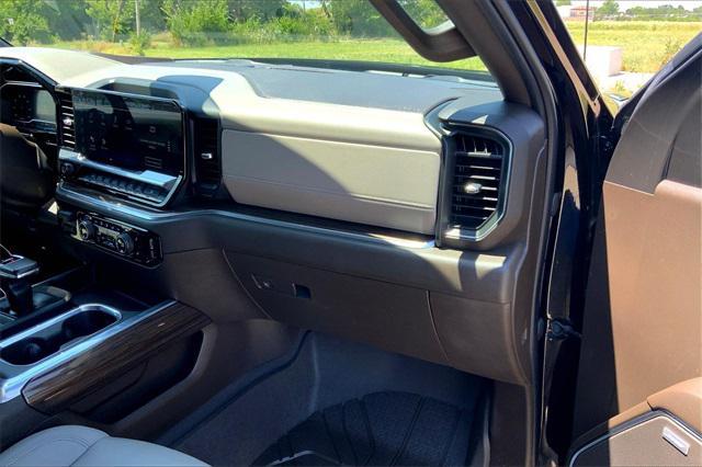 Photo of 2022 Black Chevrolet Silverado 1500
