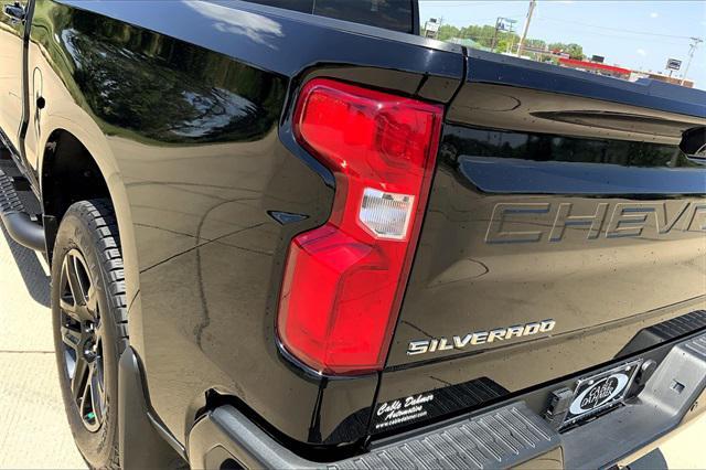 Photo of 2022 Black Chevrolet Silverado 1500