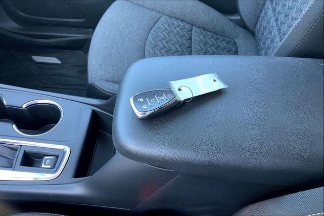 Photo of 2022 Summit White Chevrolet Equinox
