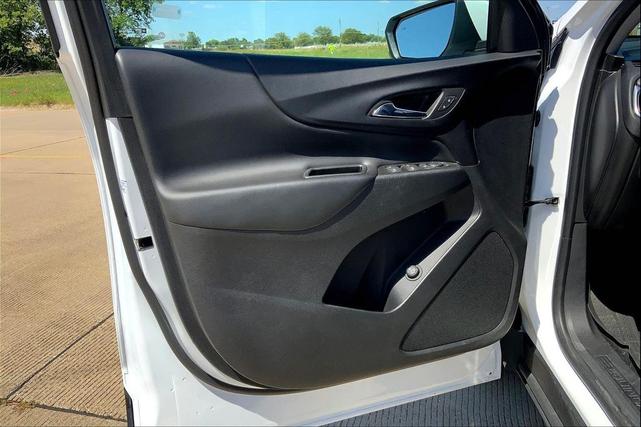 Photo of 2022 Summit White Chevrolet Equinox