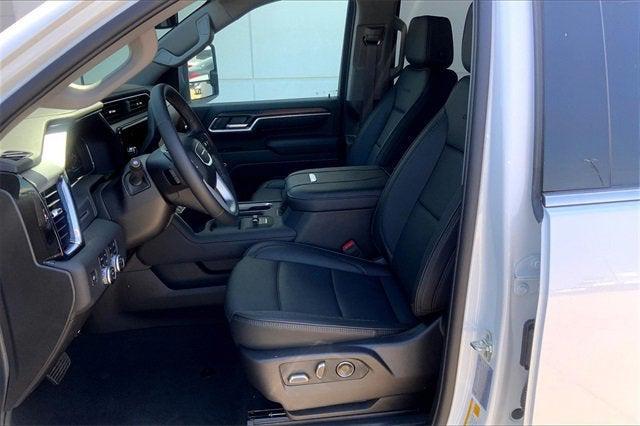 Photo of 2025 Summit White GMC Sierra 2500