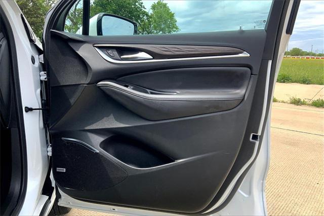 Photo of 2024 White Frost Buick Enclave