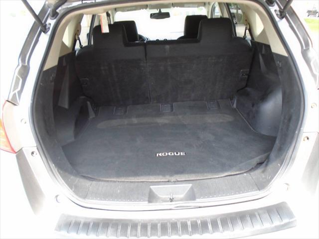 Photo of 2010 Silver Nissan Rogue