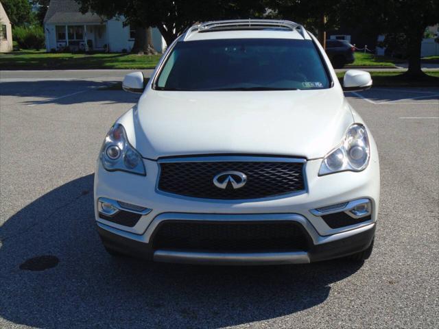 Photo of 2016 White INFINITI QX50