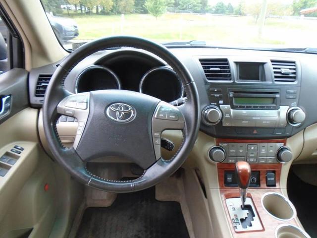 Photo of 2009 Black Toyota Highlander