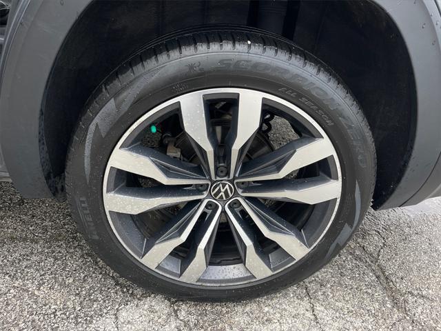 Photo of 2022 Platinum Gray Metallic Volkswagen Atlas