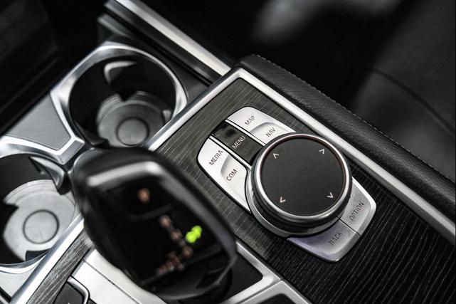 Photo of 2019 Black BMW 740