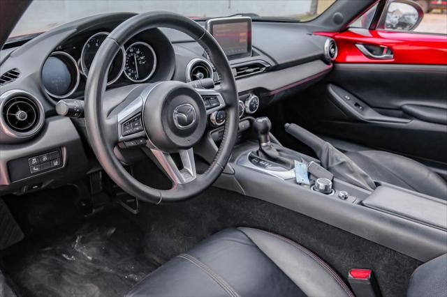Photo of 2016 Soul Red Metallic Mazda MX-5 Miata